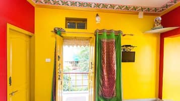 Deluxe Double Room, Balcony, River View | Interior