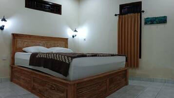 Standard Double Room, Courtyard View | Desk, free WiFi