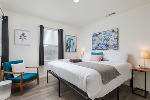 Desk, iron/ironing board, WiFi, bed sheets - Newly Renovated Modern Home in Edgecliff Village (Edgecliff Village)