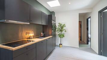 Classic Apartment, 3 Bedrooms | Private kitchen | Fridge, microwave, oven, stovetop