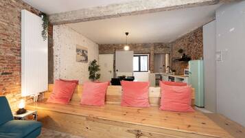 Apartamento clásico, 3 habitaciones | Sala de estar