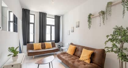 Cozy Antwerp Apartment Stay for 7