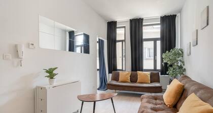 Cozy Antwerp Apartment Stay for 7