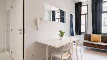 Deluxe appartement, 2 slaapkamers | Dineren