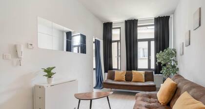 Cozy Antwerp Apartment Stay for 7