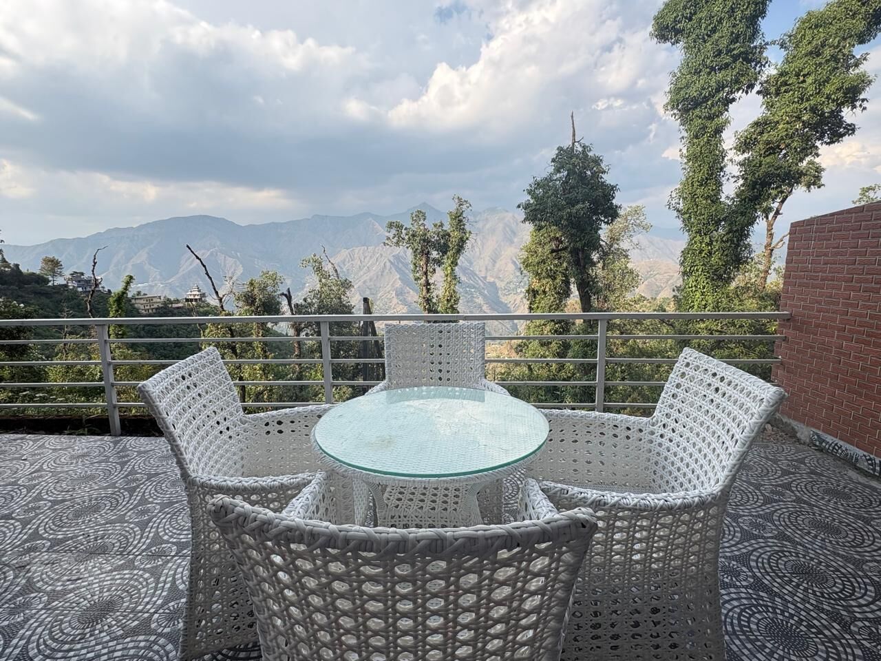 Quadrupla familiare, balcone, vista montagna | Ristorazione all'aperto