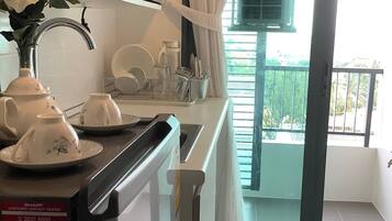 Apartment, 1 Bedroom, Accessible | Private kitchen