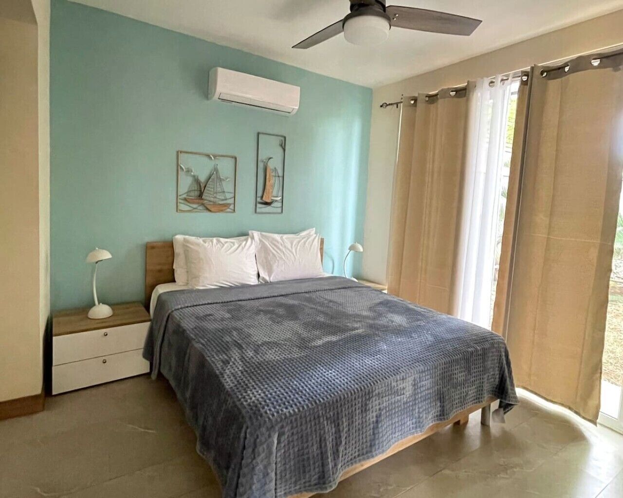Free WiFi, bed sheets