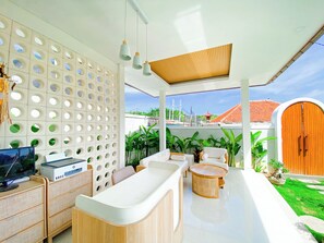 Outdoor dining - Casa de Ambalia (Badung)