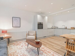 TV - Apartment 6 - UK51404 (Ilfracombe)