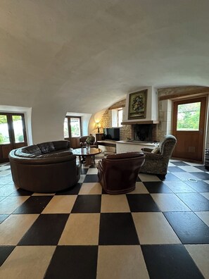 Living area - La Maison Soleil du Levant (Sérignac)