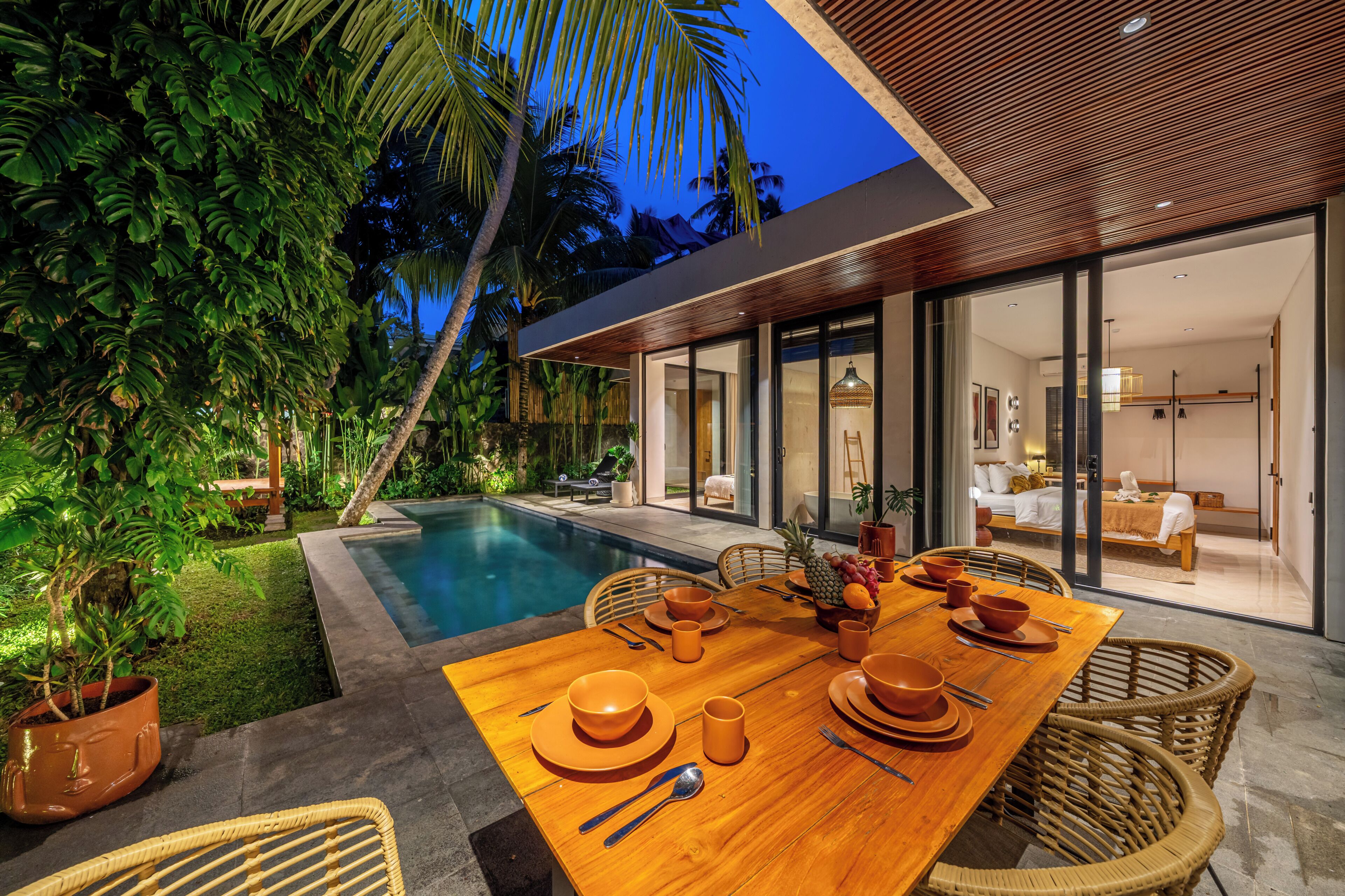 Villa Grand, vistas al jardín | Restaurante al aire libre