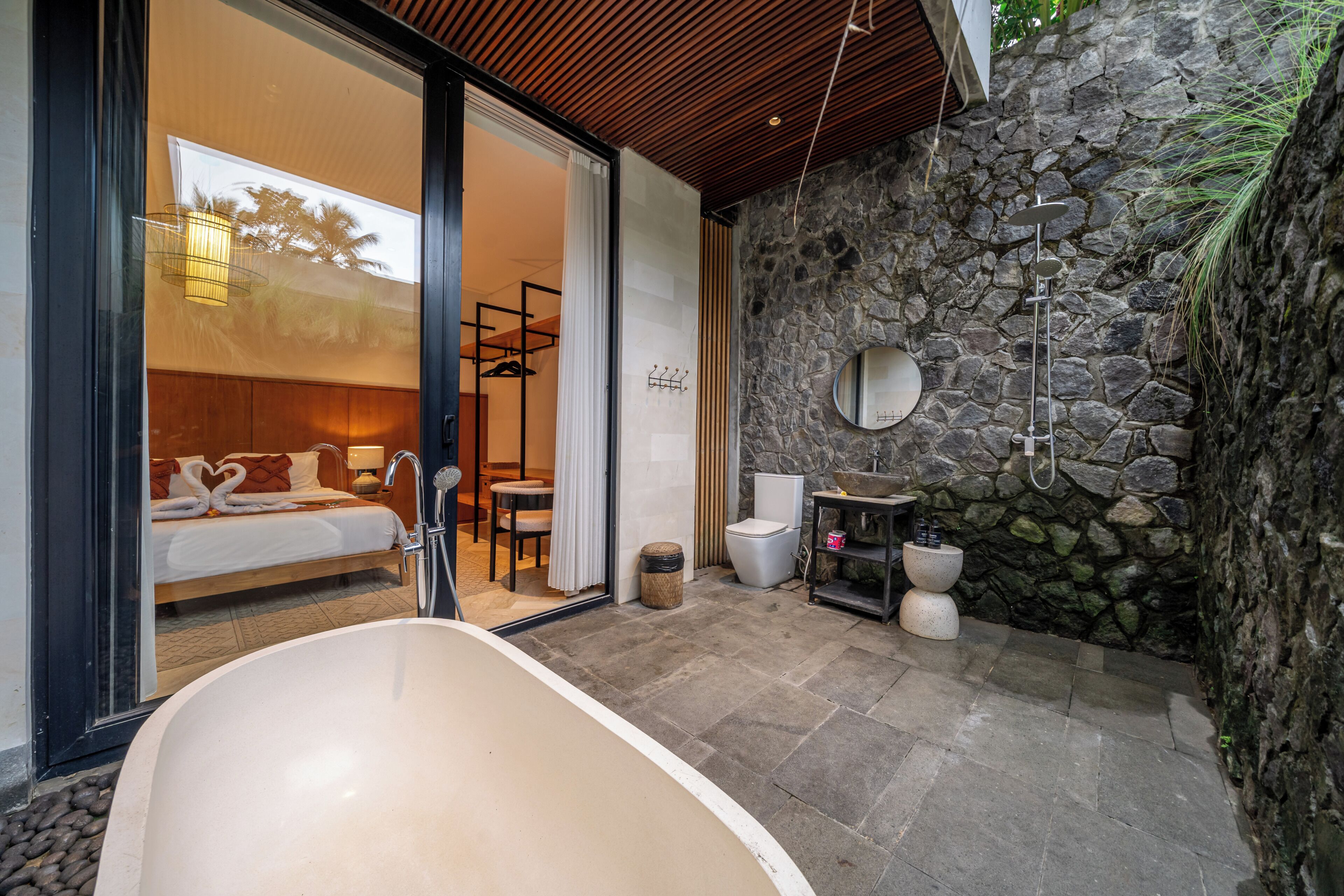 Grand Villa, Garden View | In-room safe, soundproofing, iron/ironing board, free WiFi