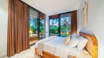 In-room safe, soundproofing, iron/ironing board, free WiFi