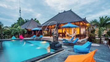 Kolam renang outdoor