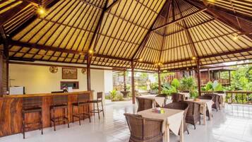 Tempat makan outdoor