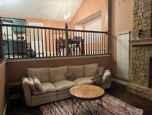 Living area - Vrbo Property (Lee's Summit)