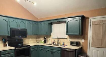 Private Cul-de-Sac Home near Downtown Lee's Summit