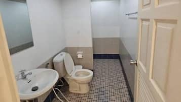 Đồ dùng nhà tắm miễn phí, khăn tắm, giấy vệ sinh