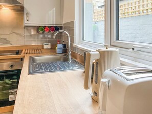 Dishwasher, high chair - 2 bedroom accommodation in Weymouth (Weymouth)