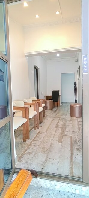 Interior - Soothing 1-bedroom apartment with AC in vibrant Cape Town (Cape Town)