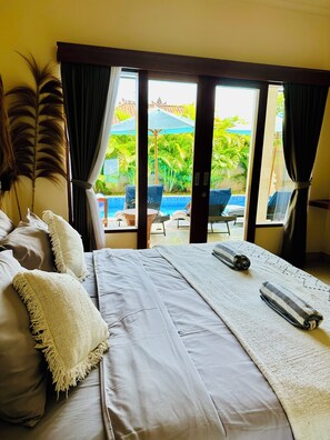 Vila, sacada, vista para a piscina | Vista do quarto