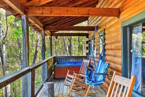 Outdoor spa tub - 2 Cabins + 2 Hot Tubs + Fire Pit | Smokies Views | Elianah's & Maggie's Cabin (Townsend)