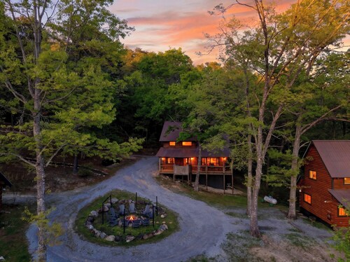 6BR Cabin Trio + Hot Tubs | Quiet Side of Smokies | Isaiah's, Jack's & Elijah's