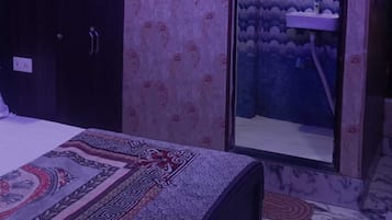 Deluxe Room | Bathroom | Shower