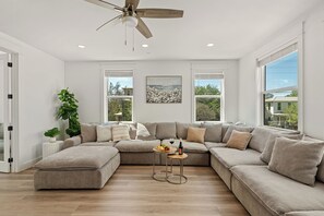 Smart TV - 2 Pools + Hot Tub | 22BR + Bikes + Carts | Walk to Beach | Graytness & Dreams (Santa Rosa Beach)