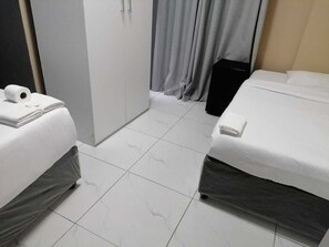 1 bedroom, iron/ironing board, internet, wheelchair access - Welcome to Springforth Guesthouse (City of Cape Town Metropolitan Municipality)