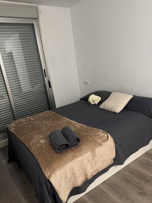 Basic Apartment | Free WiFi - euro (Madrid)