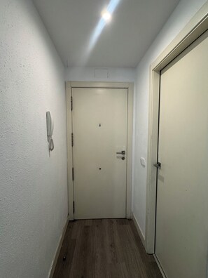 Basic Apartment | Interior - euro (Madrid)
