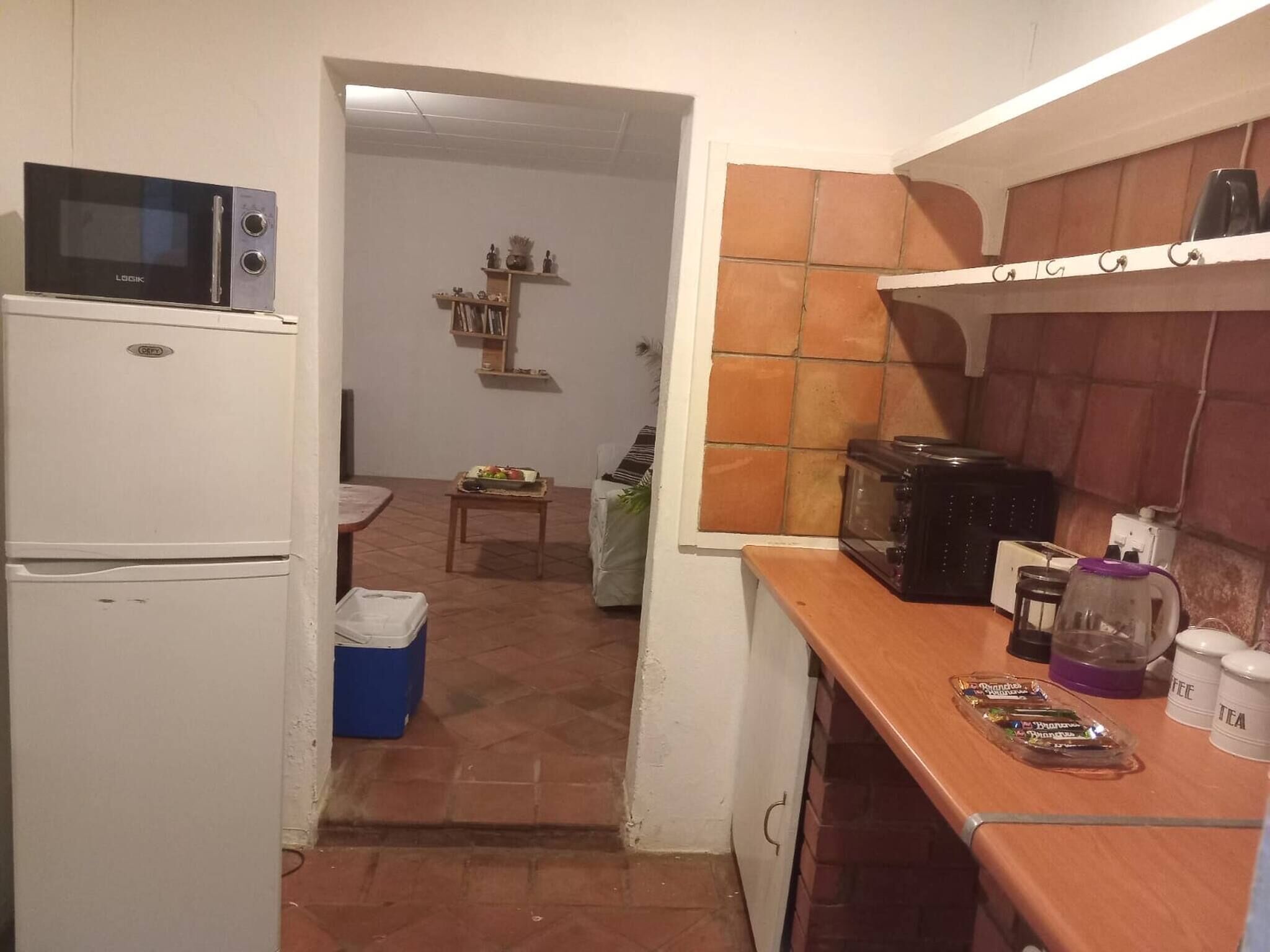 Fridge, microwave, oven, coffee/tea maker