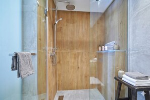 Dusche, Handtücher, Seife, Shampoo