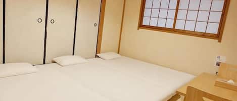 Rideaux occultants, chambres insonorisées, Wi-Fi gratuit
