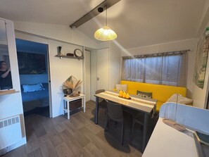Room - Vrbo Property (Messanges)