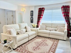 House - Villa Anna - 4 Bedrooms F-3 (Marbella)