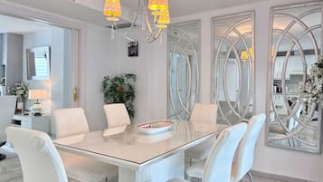 House | 4 bedrooms, Internet