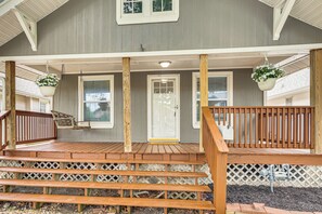 Terrace/patio - Walk to Macken Park! 5 Min to Downtown KC (North Kansas City)