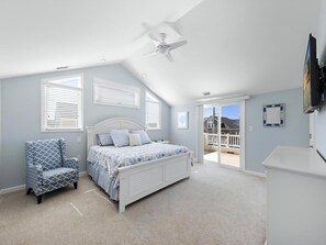 Free WiFi - Immaculate 4 bed/2.5 bath home in the heart of Ship Bottom (Ship Bottom)