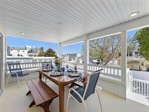 Outdoor dining - Immaculate 4 bed/2.5 bath home in the heart of Ship Bottom (Ship Bottom)