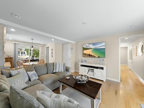 Smart TV - Immaculate 4 bed/2.5 bath home in the heart of Ship Bottom (Ship Bottom)