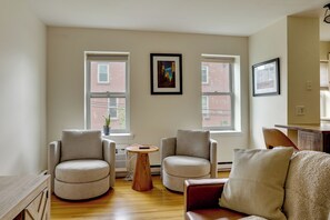TV - Walkable Urban Retreat in Hoboken! (Hoboken)
