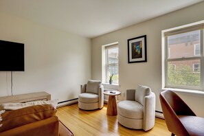 TV - Walkable Urban Retreat in Hoboken! (Hoboken)