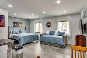 Room - Central SoCal Hub! Studio Near Beach & Hospitals (Huntington Beach)