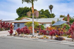 Exterior - Central SoCal Hub! Studio Near Beach & Hospitals (Huntington Beach)