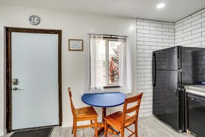 Dining - Central SoCal Hub! Studio Near Beach & Hospitals (Huntington Beach)