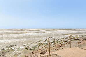靠近海滩