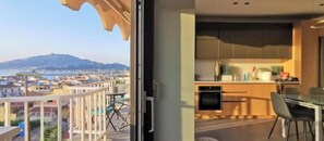 Outdoor dining - ALTA MARE city & sea VIEW- Cent Lux Apt (2BD, 2WC) (Zakinthos)